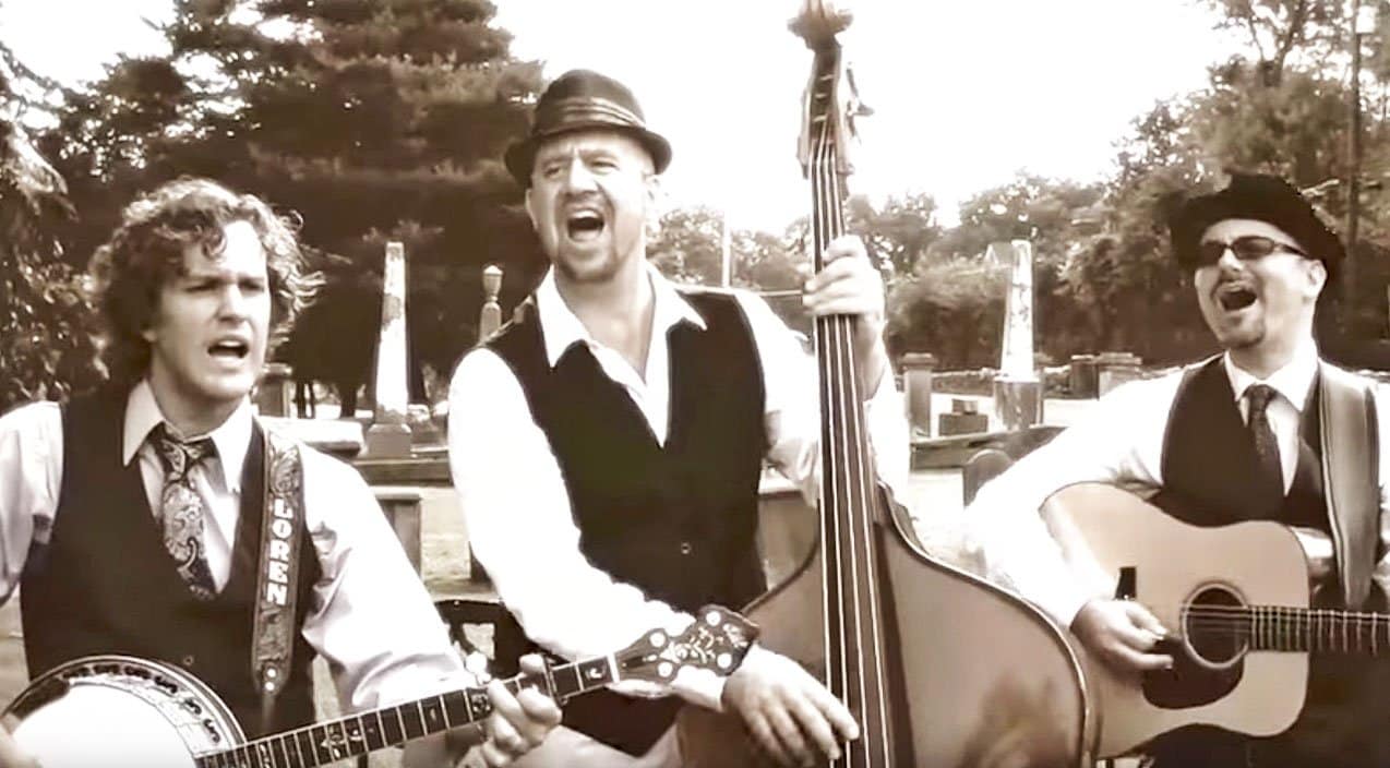Group Transforms One Of Music’s Spookiest Tunes Into A Bluegrass Masterpiece | Country Music Videos