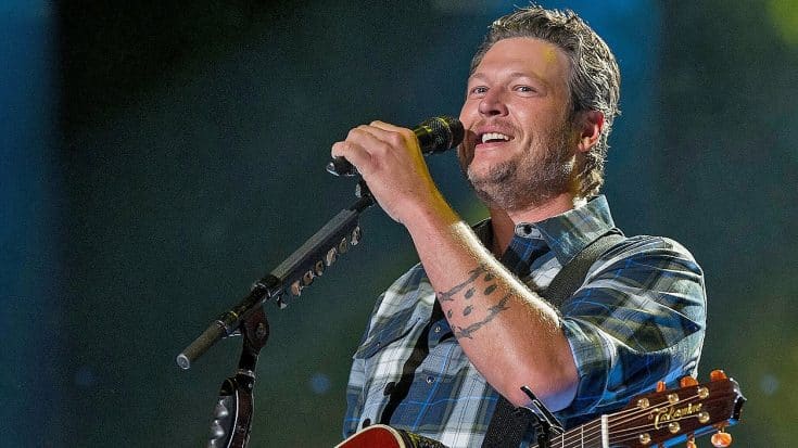 Blake Shelton And Special Guest Lead Comical ‘Boys ‘Round Here’ Sing-A-Long | Country Music Videos