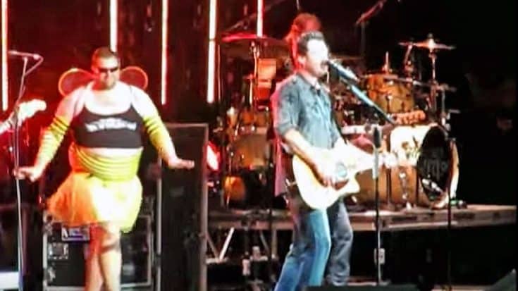 Brad Paisley Surprises Blake Shelton With Hysterical Onstage Prank | Country Music Videos