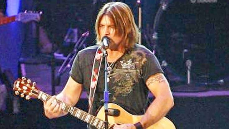 Billy Ray Cyrus Brings Crowd To Their Feet With Passionate Performance Of ‘In The Heart Of A Woman’ | Country Music Videos