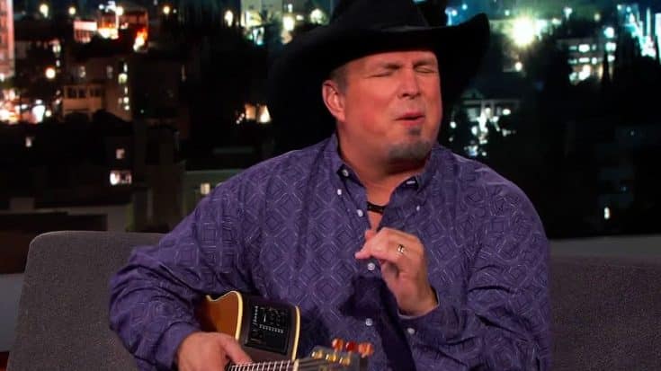 Garth Brooks Gives Brilliant Impression Of Legendary Singer | Country Music Videos