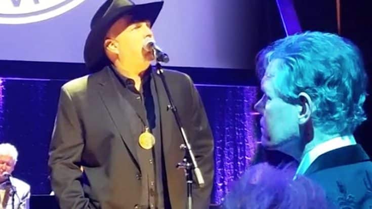 Garth Brooks Graces Randy Travis With Chilling Tribute Of ‘Three Wooden Crosses’ | Country Music Videos
