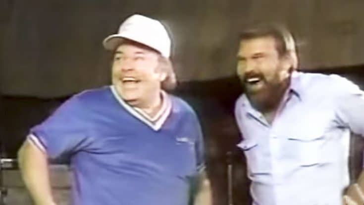 Flashback To Roy Clark’s Hysterical Prank On Glen Campbell | Country Music Videos