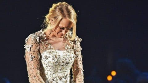 Carrie Underwood Cries After Singing “Softly And Tenderly” In Tribute To Las Vegas Shooting Victims | Country Music Videos
