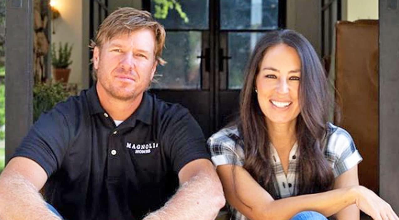 Chip & Joanna Gaines Accused Of Choosing Fame Over Family – What Does Chip Have To Say? | Country Music Videos
