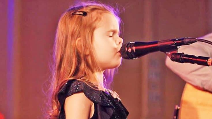 Talented 5-Year-Old Performs Heavenly Rendition Of ‘O Holy Night’ | Country Music Videos