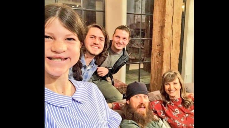 Missy And Jase Robertson’s Sons Make Unexpected Trip Home For One HUGE Reason | Country Music Videos