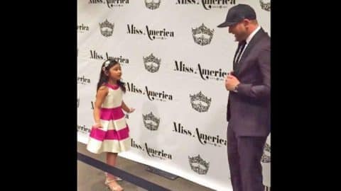Adorable Little Girl Serenades Country Star With His Own Hit | Country Music Videos