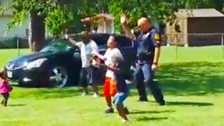 Texas Cop Breaks It Down To Latest Dance Craze With Neighborhood Kids | Country Music Videos