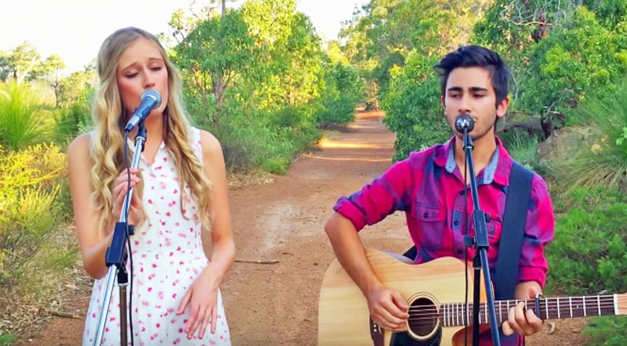 Country Singers Set Internet On Fire With Cover Of ‘Take Me Home, Country Roads’ | Country Music Videos