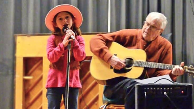 6-Year-Old Cowgirl Sings The Cutest Rendition Of ‘Mammas Don’t Let Your Babies Grow Up To Be Cowboys’ | Country Music Videos