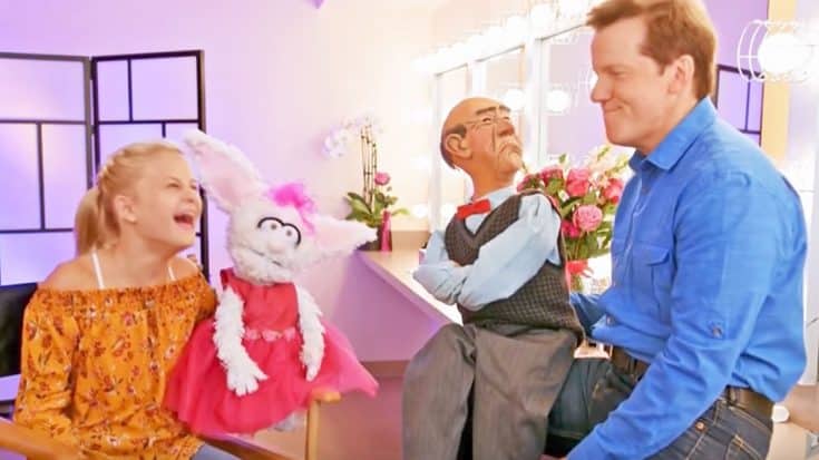 Jeff Dunham & Darci Lynne’s Puppets Exchange Hilarious Banter Backstage | Country Music Videos