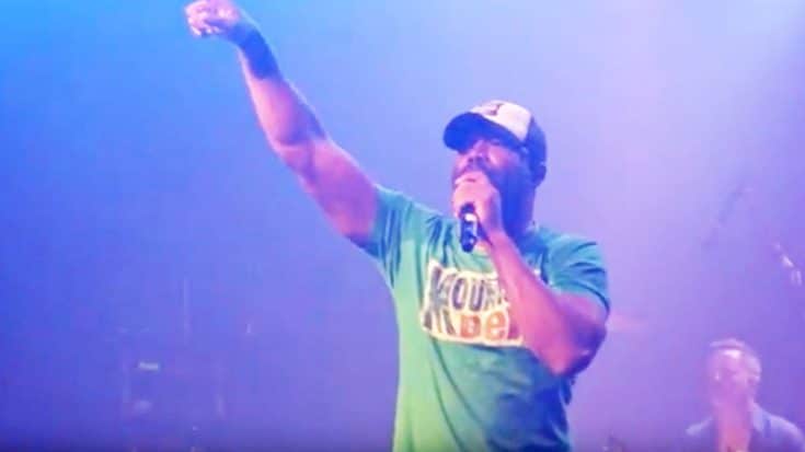 Get Rowdy With Darius Rucker’s Insane ‘Friends In Low Places’ Performance | Country Music Videos
