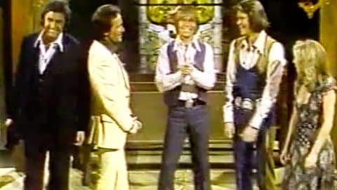 John Denver Teams Up With Johnny Cash, Glen Campbell & More For Soulful ‘I’ll Fly Away’ | Country Music Videos