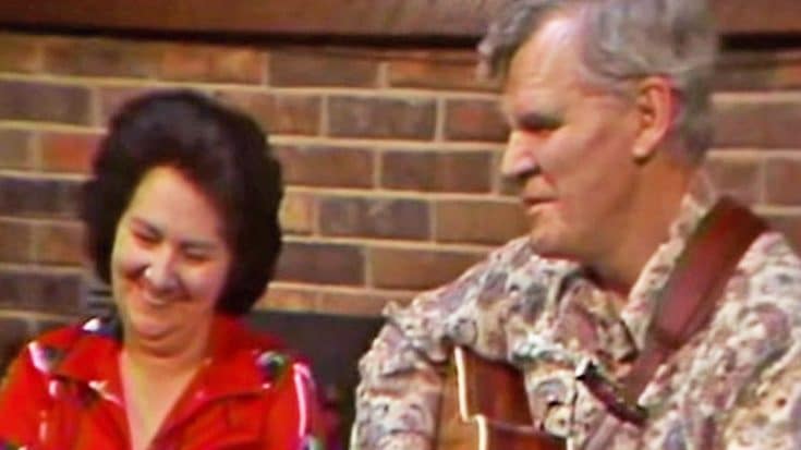 CLASSIC: Doc Watson Brags About His Beautiful Wife, Always Knew She Was A ‘Sweetheart’ | Country Music Videos