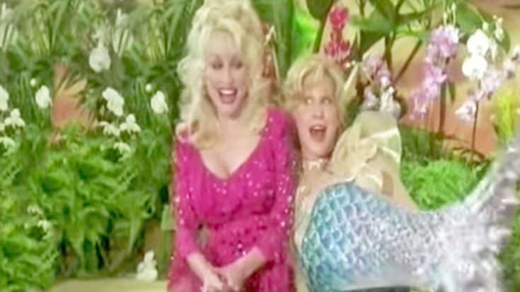 Dolly Parton And Bette Midler Perform Unique Version Of ‘Islands In The Stream’ On ‘Bette’ Sitcom | Country Music Videos