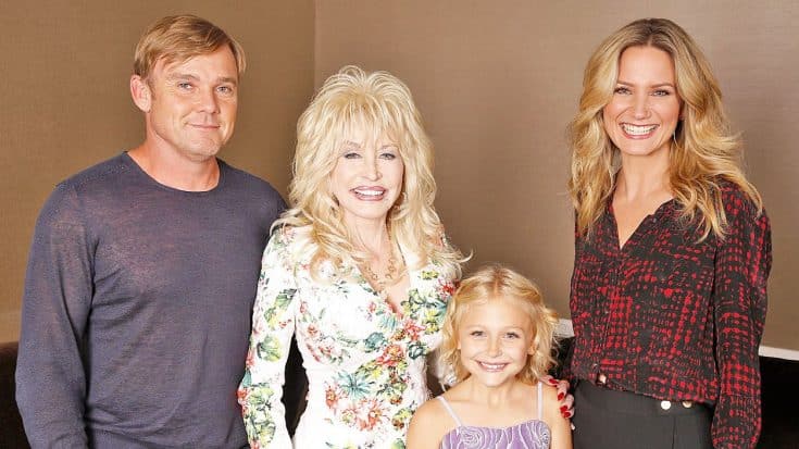 Dolly Parton Announces New Show About Her Family | Country Music Videos