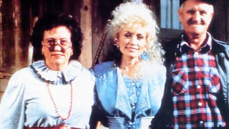Dolly Parton Recalls Shattering Story Of Her Father That Brought Tears To Her Eyes | Country Music Videos