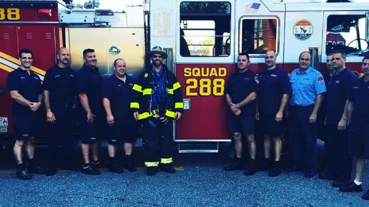 Country Star Honors Fallen 9/11 Firemen With Performance At Fire Station In New York | Country Music Videos