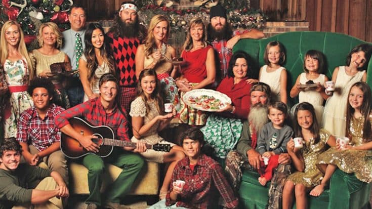 ‘Duck Dynasty’ Kids Sing Jolly Version Of ‘Santa Looked A Lot Like Daddy’ | Country Music Videos