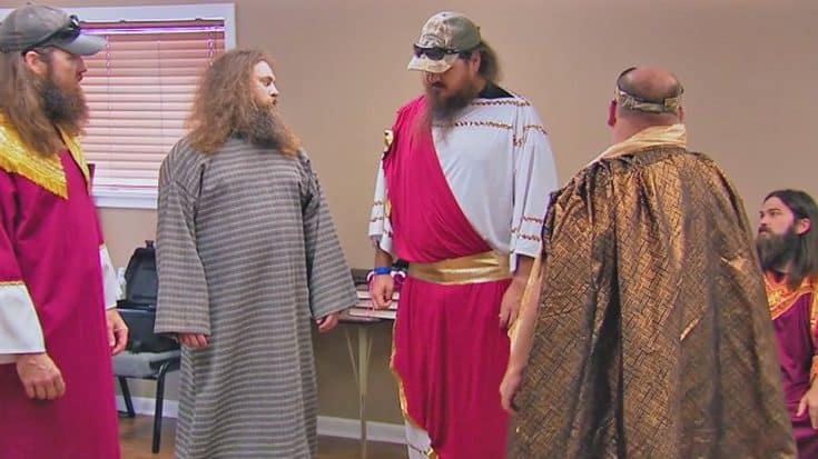 Which Robertson Brother Got Stage Fright During Their Nativity Play? | Country Music Videos