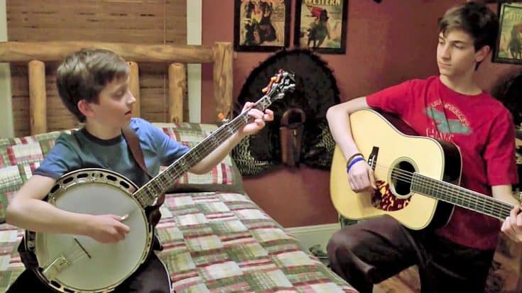 9-Year-Old Boy Delivers ‘Dueling Banjos’ Duet With Brother | Country Music Videos