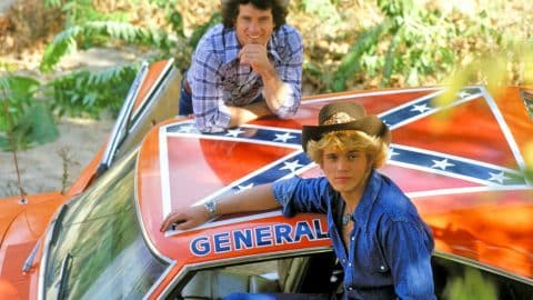 Dukes Of Hazzard Car, ‘General Lee’, To Be Stripped Of Controversial Confederate Flag | Country Music Videos