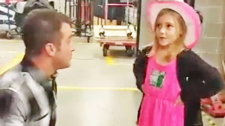 Country Star Invites Tiny Cowgirl To Join Him For An Adorable Backstage Duet | Country Music Videos