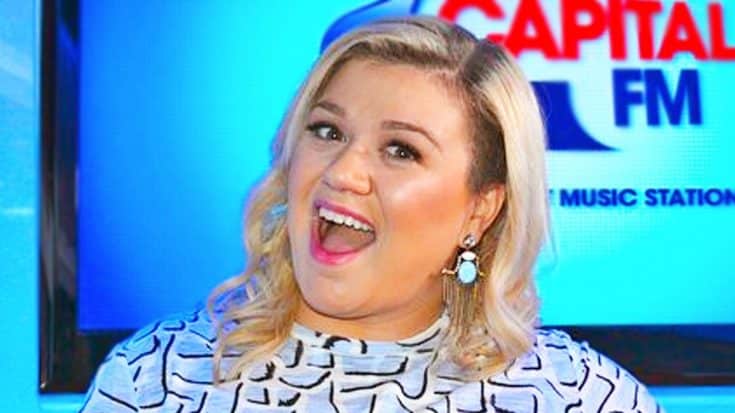 Kelly Clarkson Meets Beloved Country Legend, Calls It ‘Best Day Ever’ | Country Music Videos