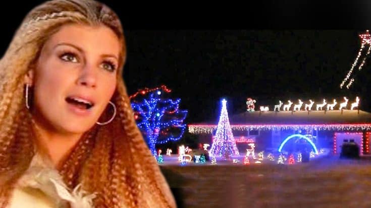 Family Syncs Christmas Lights In Dance To Faith Hill’s “Where Are You, Christmas?” | Country Music Videos