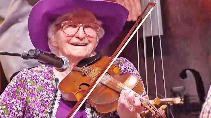 99-Year-Old Fiddler Player Blows Everyone Away With Opry Performance | Country Music Videos