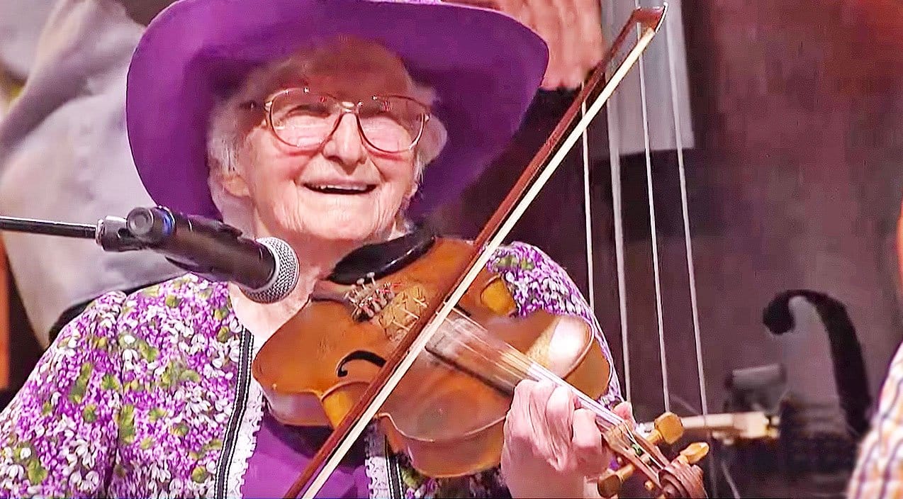 99-Year-Old Fiddler Player Blows Everyone Away With Opry Performance | Country Music Videos