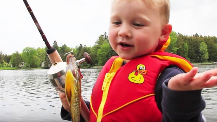 Little Boy’s Reaction To Catching First Fish Will Have You Rolling With Laughter | Country Music Videos