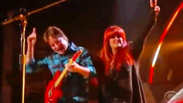 Classic Rocker John Fogerty Meets Wynonna Judd For Unbelievable CCR Inspired Duet | Country Music Videos