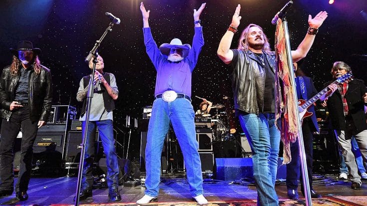 Famous Friends Join Skynyrd For One Unforgettable Performance Of ‘Sweet Home Alabama’ | Country Music Videos