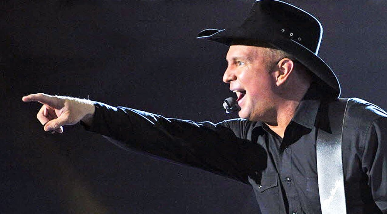 Garth Brooks Gives One Lucky Fan ‘More Than A Memory’ During Concert | Country Music Videos