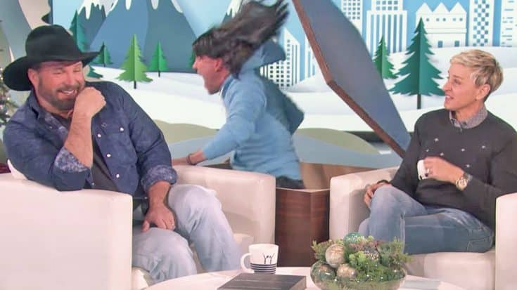 Garth Brooks’ Reaction To Being Scared By Ellen Is Not At All What You’d Expect | Country Music Videos