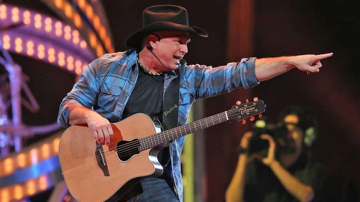 Garth Brooks Halts Show To Do The Unexpected | Country Music Videos