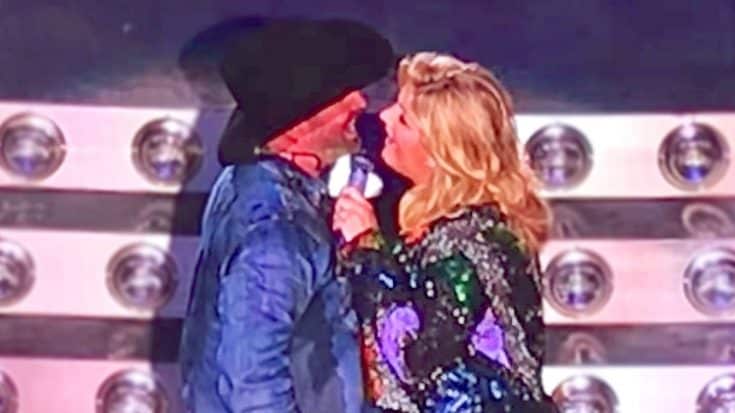 Garth Brooks & Trisha Yearwood Seriously Crank Up The PDA In Romantic Duet | Country Music Videos