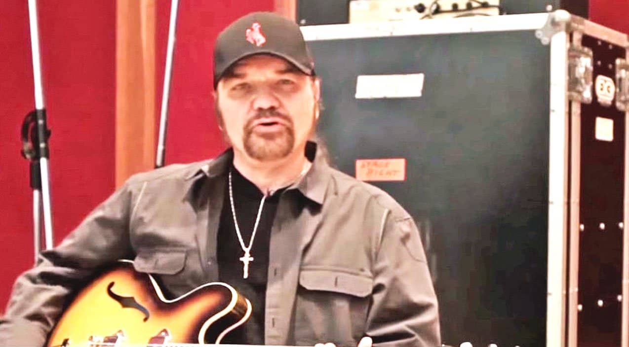 Skynyrd Secrets: Gary Rossington Offers Behind The Scenes Glimpse Into Nashville Studio | Country Music Videos