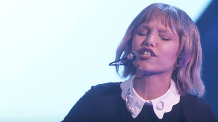 Grace VanderWaal Brings Crowd To Their Feet With Triumphant Return To ‘AGT’ | Country Music Videos