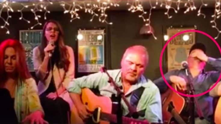 Garth Brooks Driven Speechless After Girl Belts Out His Song Right Beside Him | Country Music Videos