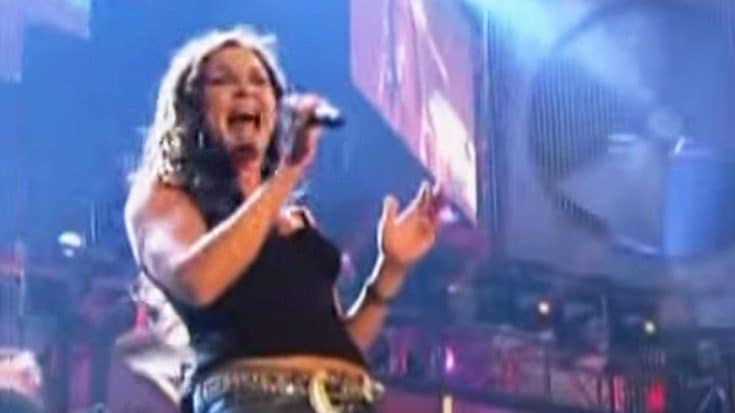 Gretchen Wilson Joins Rock Band Alice In Chains To Sing “Barracuda” In 2007 | Country Music Videos
