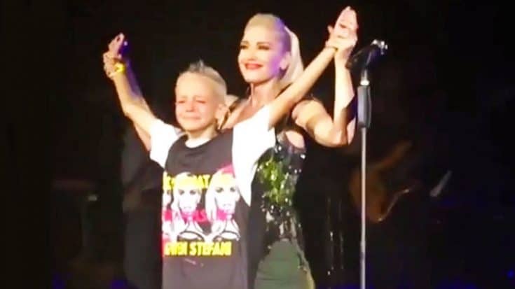 Gwen Stefani Brings Bullied Little Boy On Stage At 2016 Concert | Country Music Videos