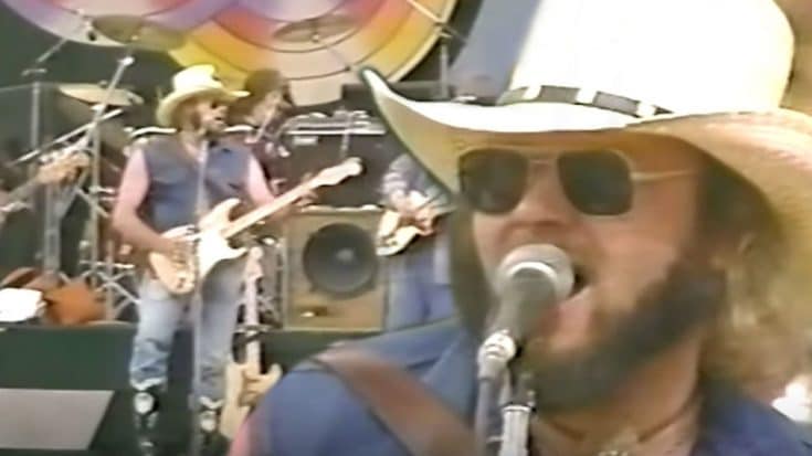Hank Williams Jr. Performs ‘A Country Boy Can Survive’ Live At 1983 Festival | Country Music Videos