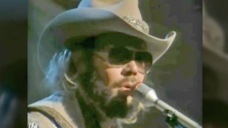A Vulnerable Hank Williams Jr. Performs Heartbreaking Ballad ‘Old Habits’ | Country Music Videos