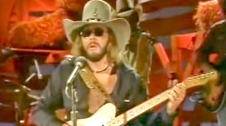 Anyone Who’s Ever Had A Broken Heart Needs To Hear Hank Jr. Sing ‘The Last Love Song’ | Country Music Videos