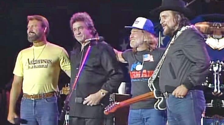 Glen Campbell Makes Rare Appearance With The Highwaymen (WATCH) | Country Music Videos
