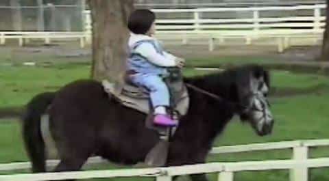 Tiny Girl Rides A Pony…But When The Pony Gets An Itch? I’M ROLLING!!! | Country Music Videos
