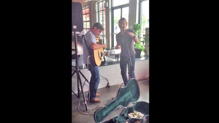 Hunter Hayes Surprises Local Musician Performing “Wanted” At Restaurant | Country Music Videos